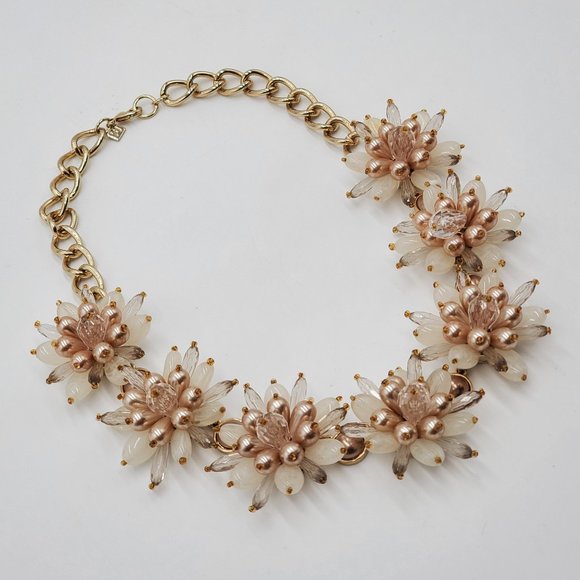 Banana Republic Flower Bib Necklace - Picture 8 of 16